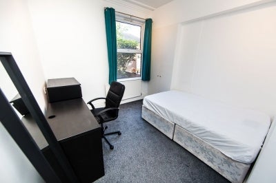 House Estcourt Terrace in Leeds