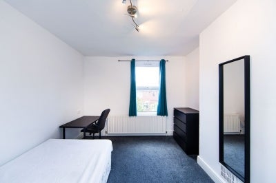 House Estcourt Terrace in Leeds