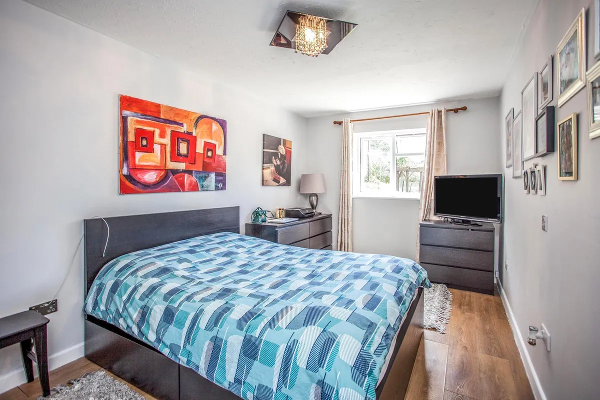 Flat Chenies Way in Watford