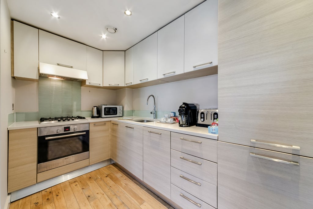 Flat Augustus Road in Greater London