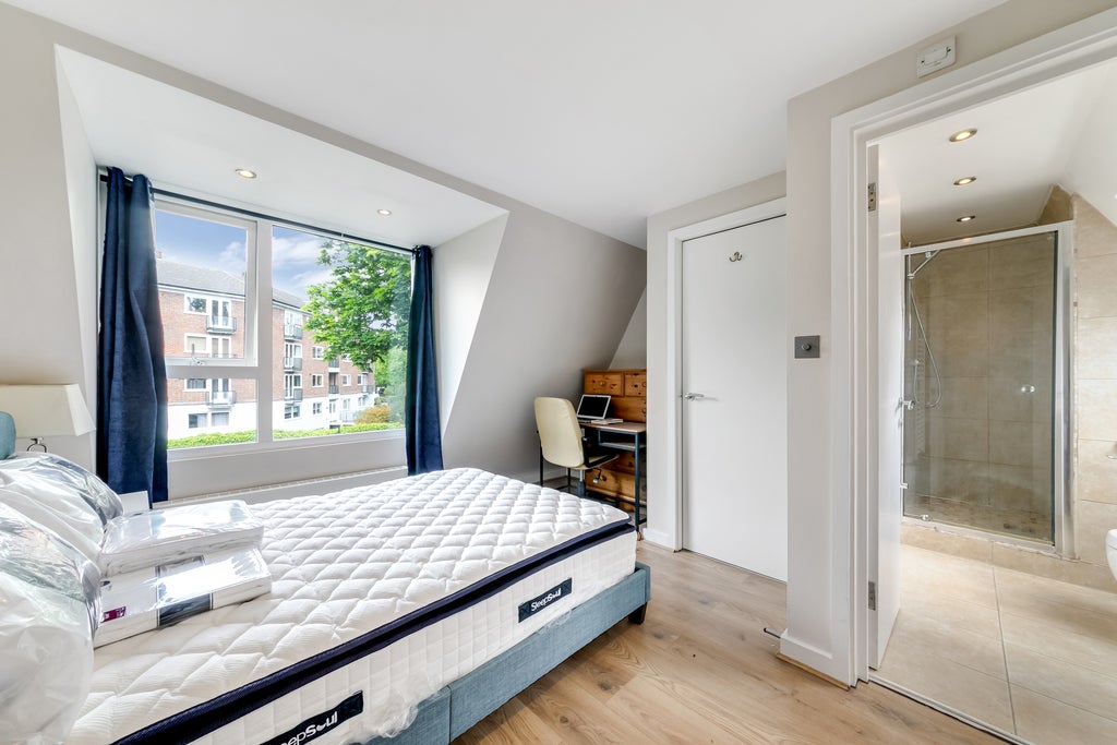 Flat Augustus Road in Greater London