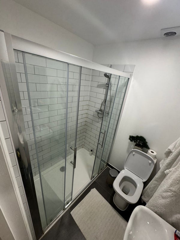Room Rectory Gardens in Greater London