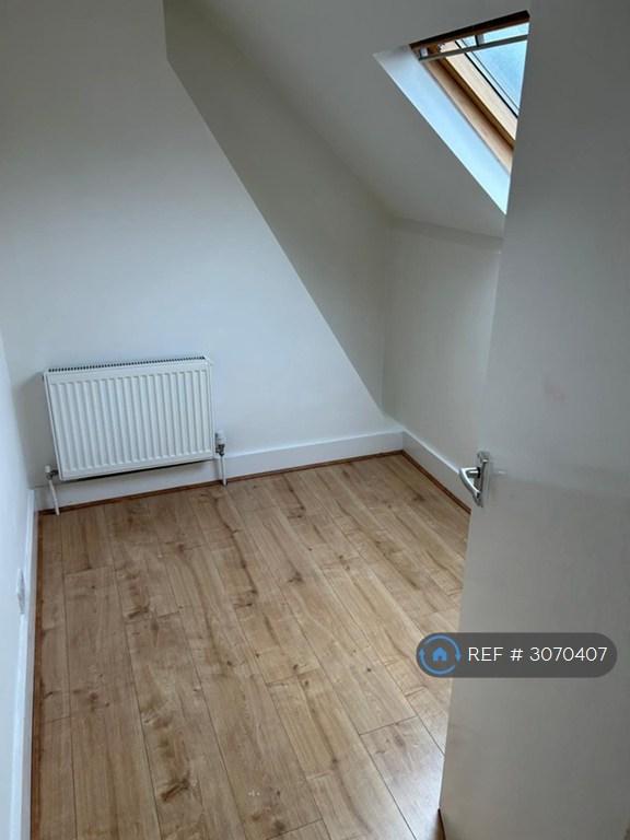 Flat Algernon Road in Greater London