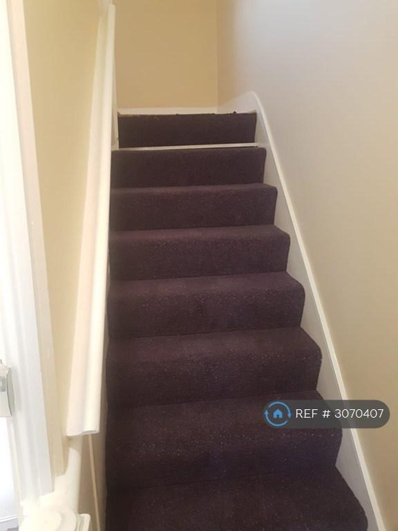 Flat Algernon Road in Greater London
