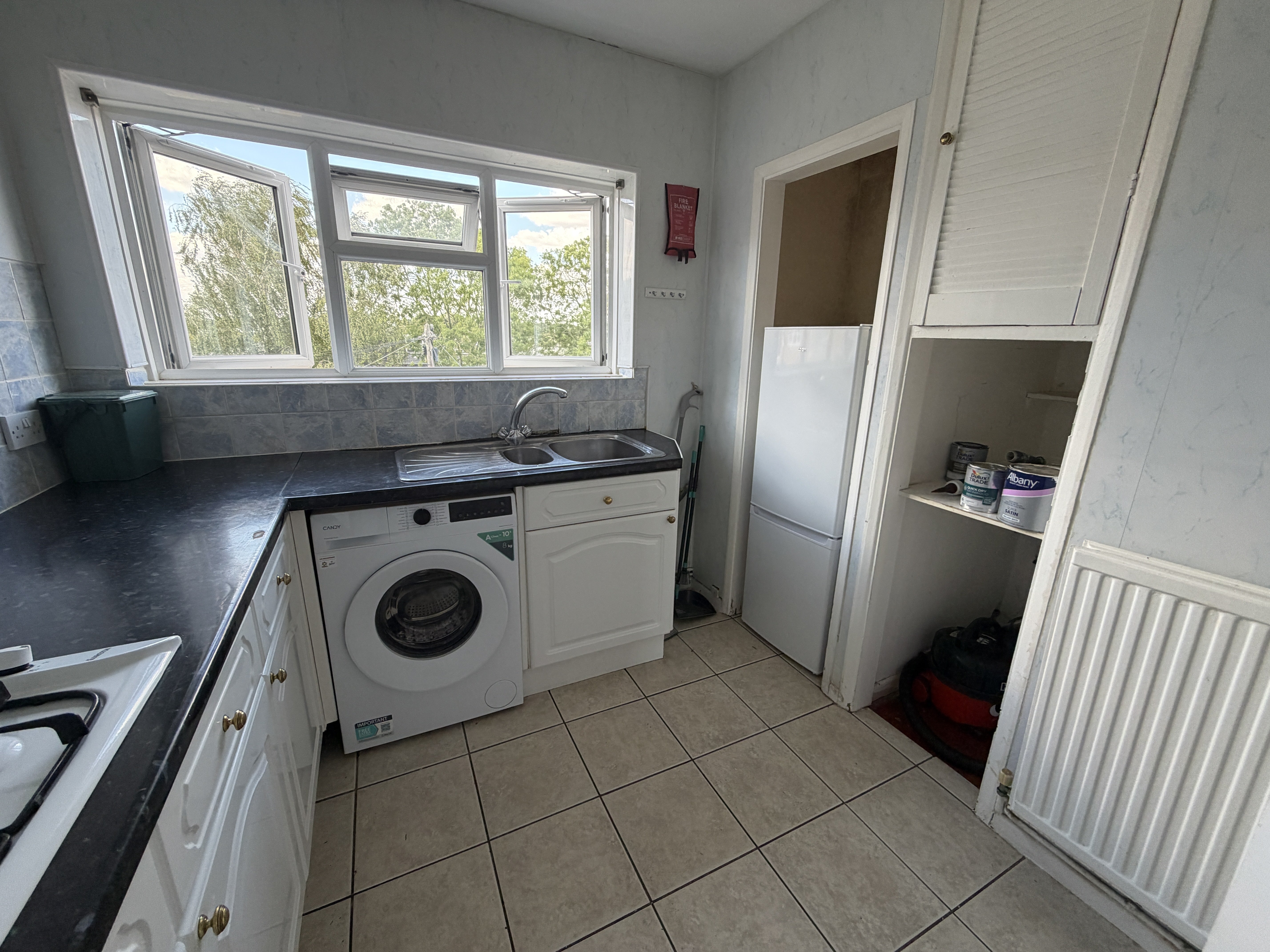 Flat Acacia Avenue in Colchester