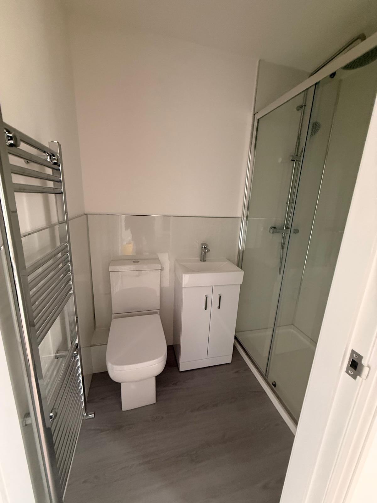 Room Sandyford Road in Newcastle upon Tyne