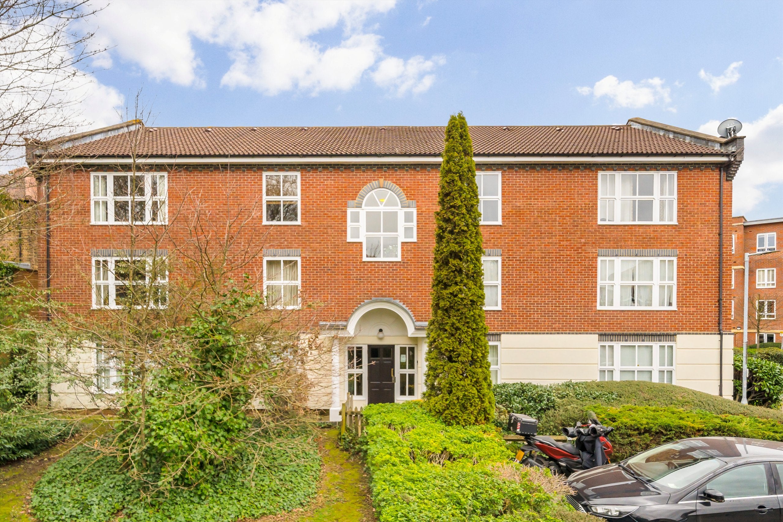 Flat Willesden Lane in Greater London