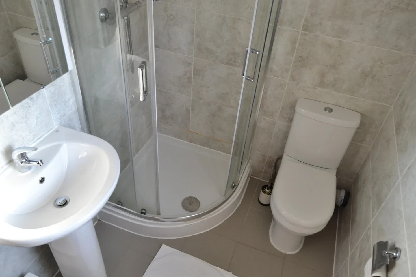 Flat Chadwell Heath Lane in Greater London