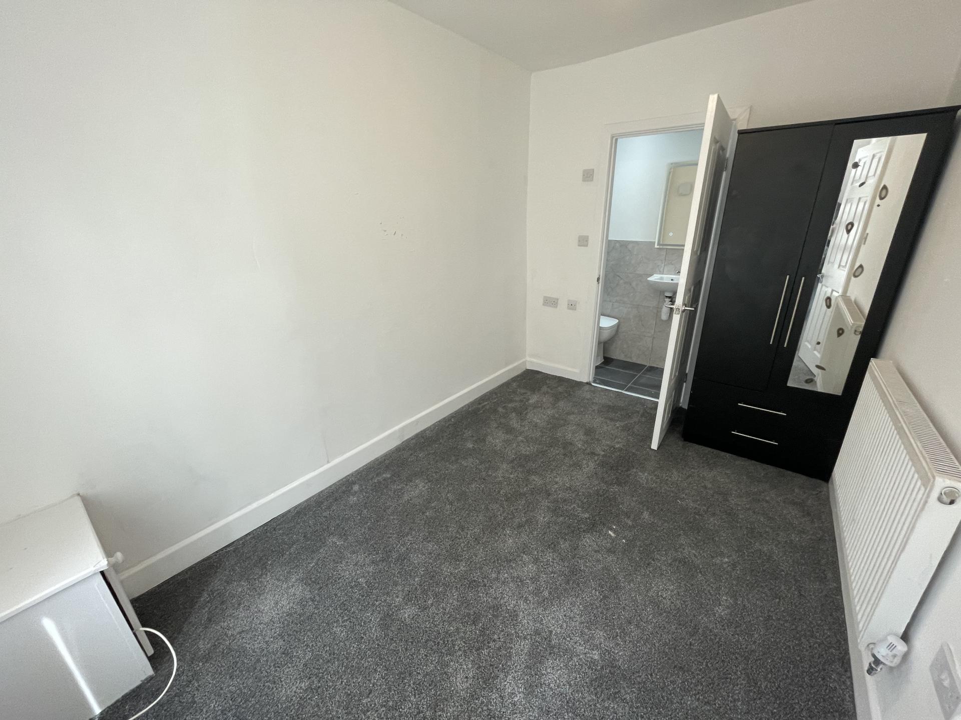 Room Cambria Street South in Liverpool