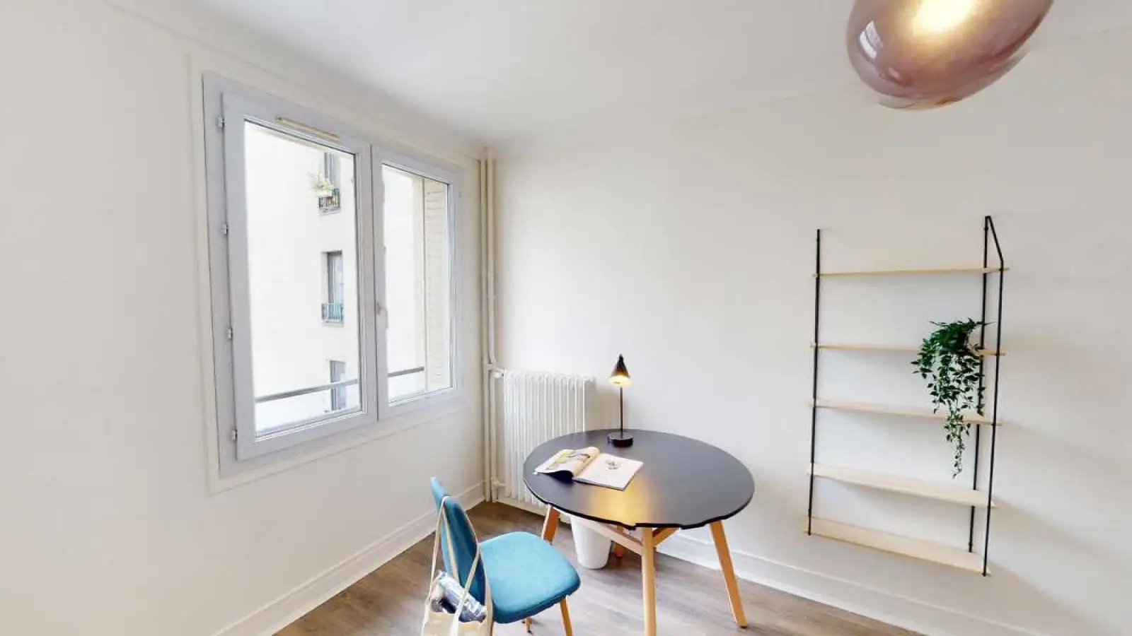 Room Rue de Saussure in Paris