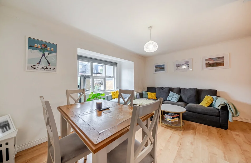 Flat Brooklands Avenue in Greater London