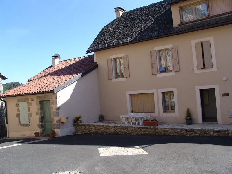 Flat Rue du Sabotier in Roannes-Saint-Mary