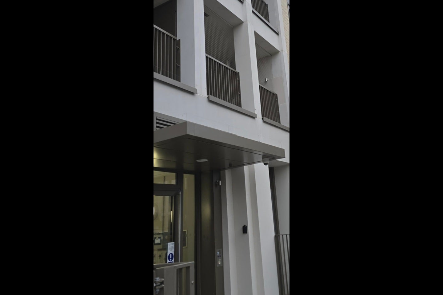 Flat Telford Road in Greater London