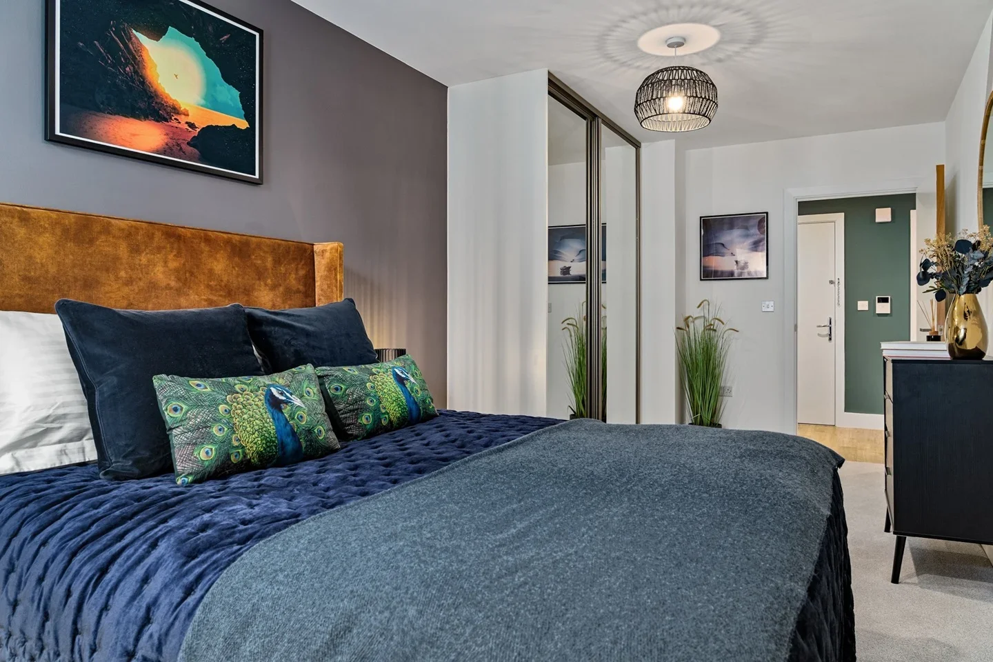 Flat Fairfield Avenue in Borough of Spelthorne