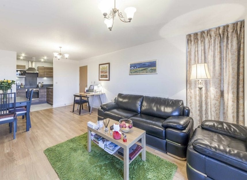 Room Surrey Quays Road in Greater London
