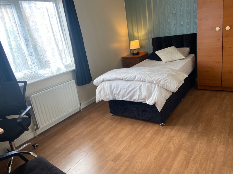 Room Turnpike Lane in Greater London
