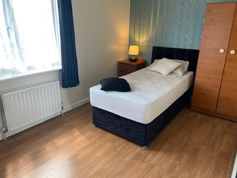 Room Turnpike Lane in Greater London