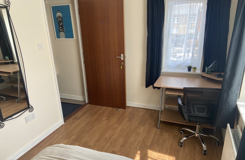 Room Turnpike Lane in Greater London