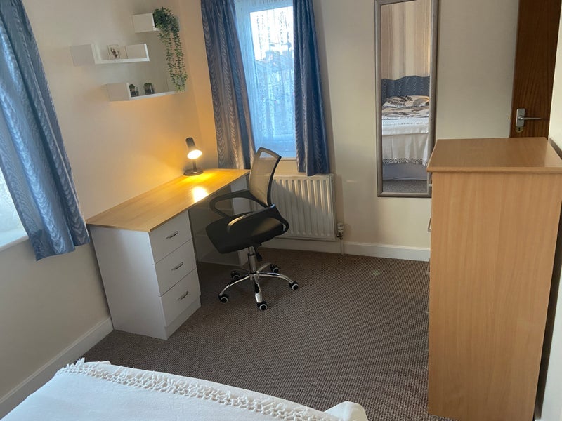 Room Turnpike Lane in Greater London