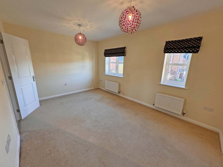House Brodie Close in Rugby