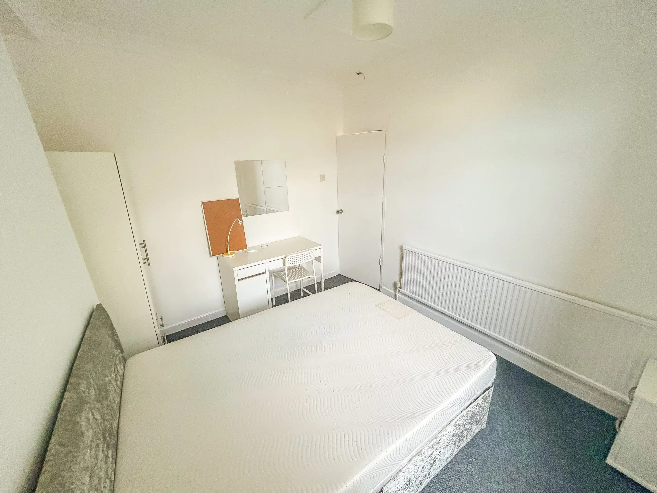 Room Birchwood Avenue in Pontypridd