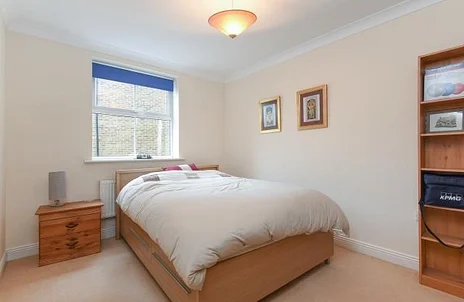 Flat Carmelite Drive in Reading