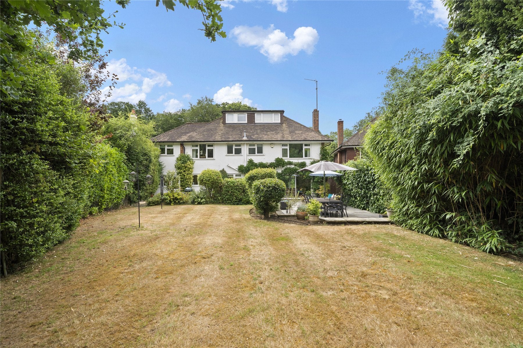 House Lammas Lane in Elmbridge