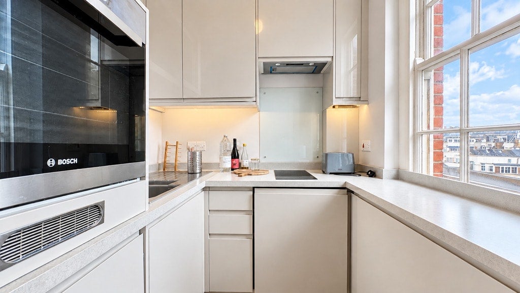 Flat Queensway in City of Westminster