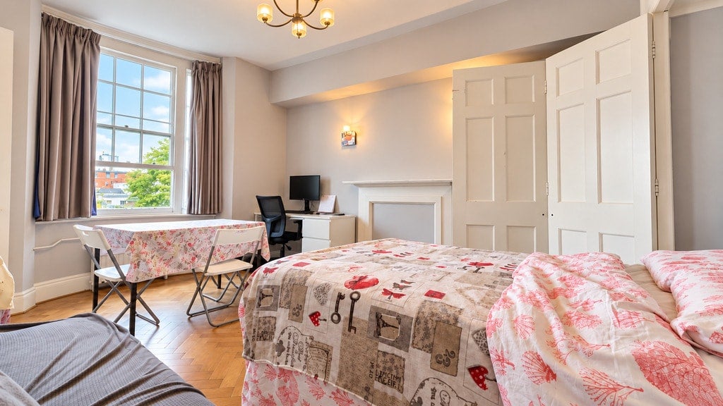 Flat Queensway in City of Westminster