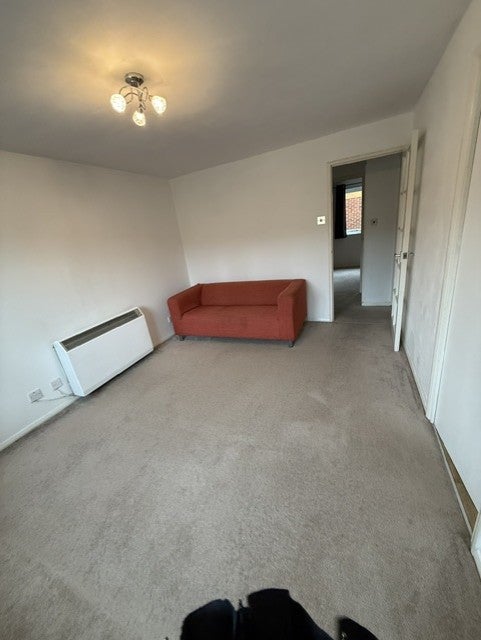 Flat Ruston Road in Greater London