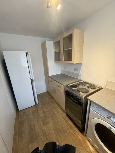 Flat Ruston Road in Greater London