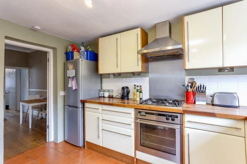 Room Cranmer Avenue in Greater London
