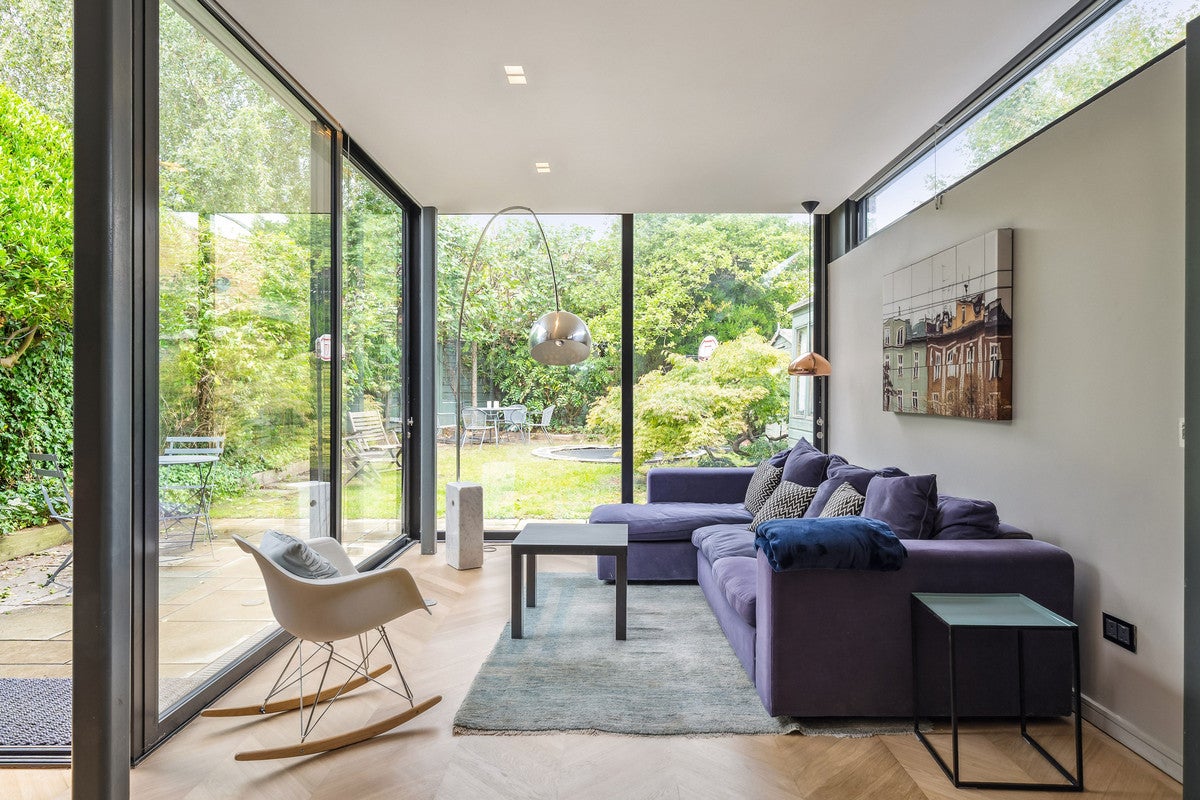 House Hertford Avenue in Greater London