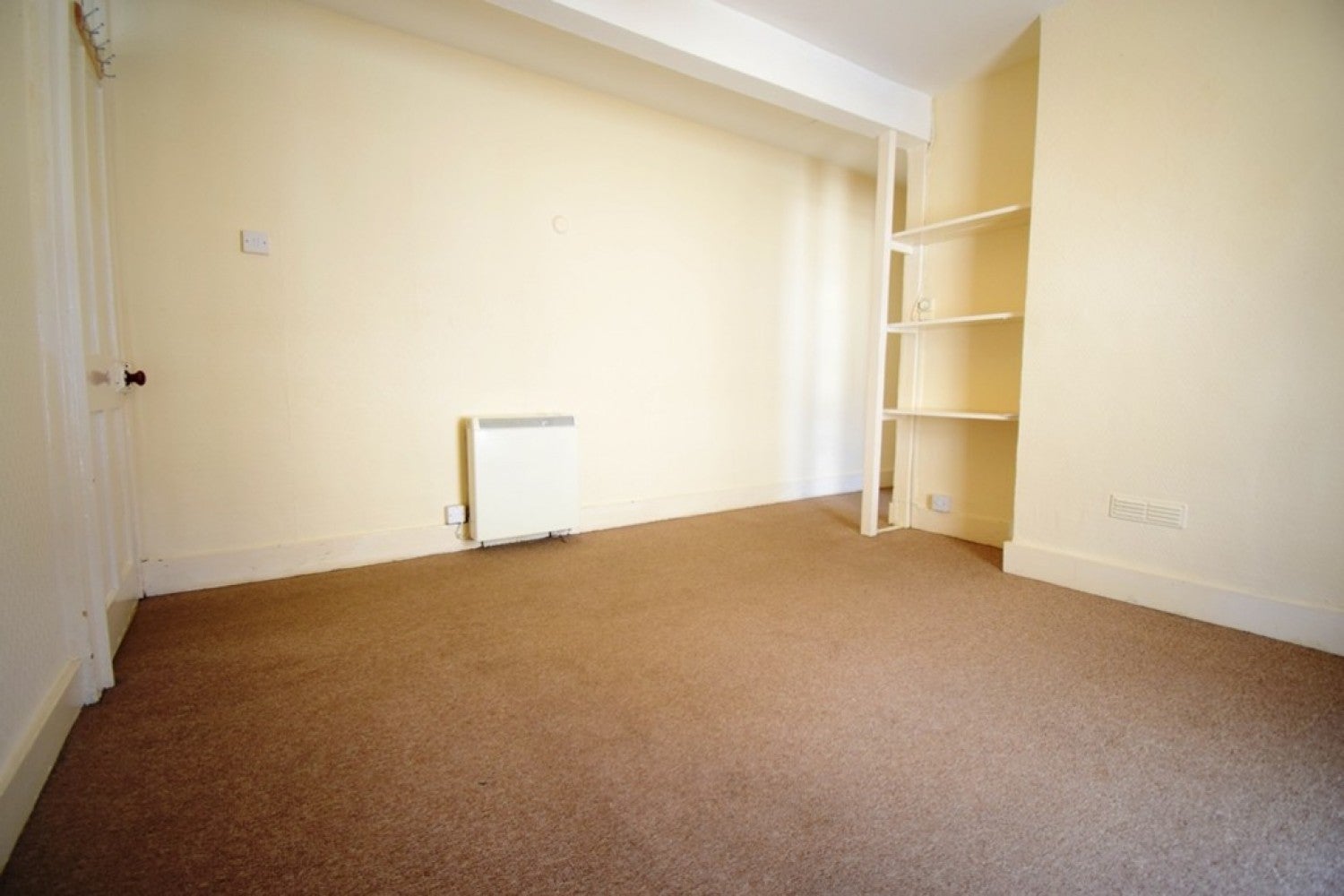 Flat Chaucer Road in Bedford