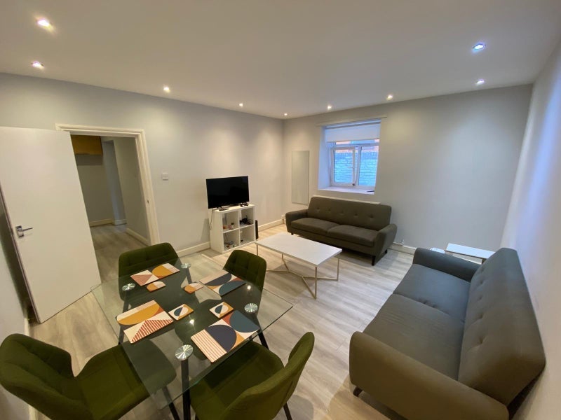 Room Kennington Park Road in Greater London