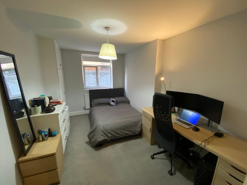 Room Kennington Park Road in Greater London