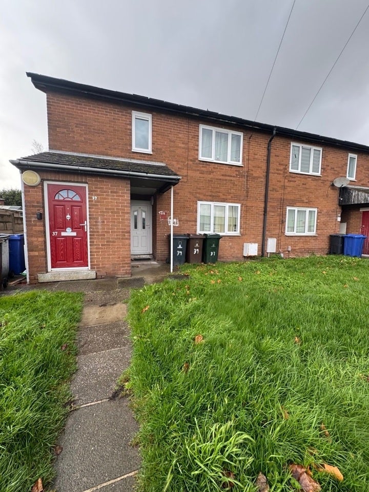 Flat Bank End Avenue in Barnsley