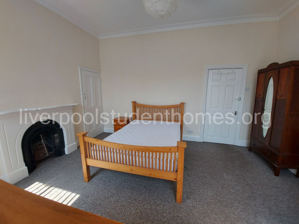 Flat Shaw Street in Liverpool