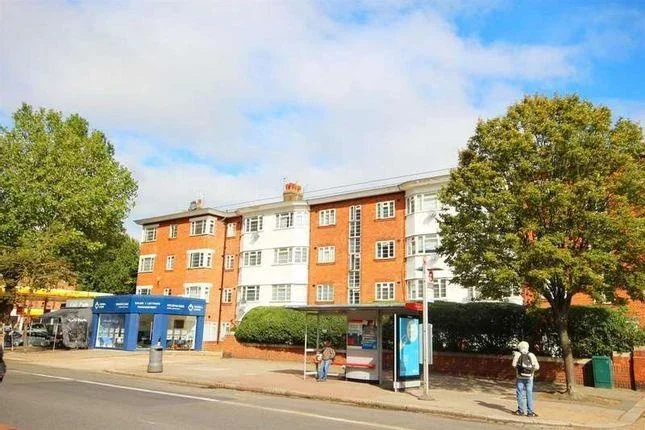 Flat Broad Passage in Greater London