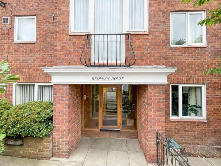 Flat Harrytown in Marple