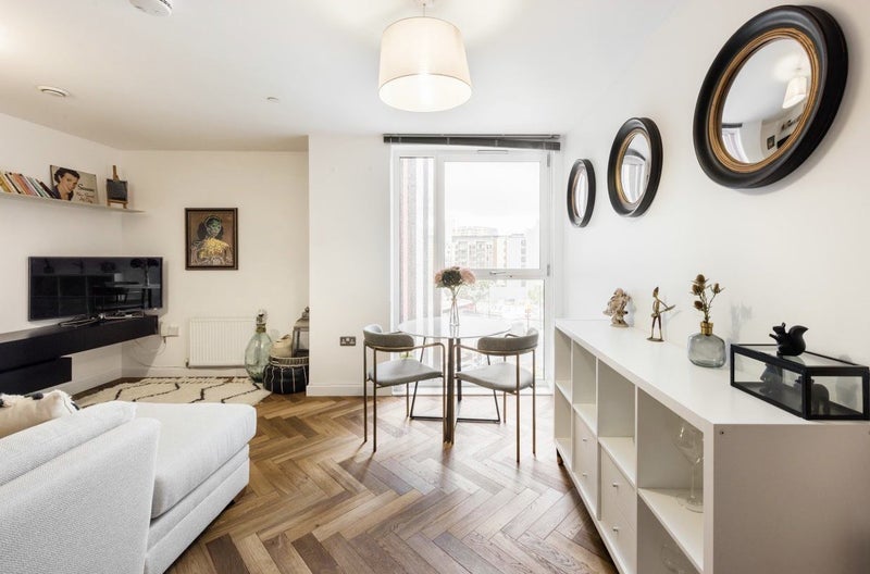 Flat City Road in Greater London
