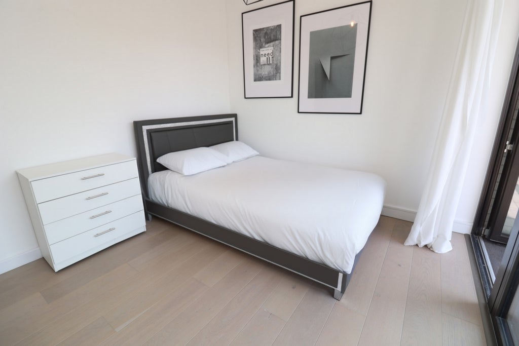 Room Globe Road in Greater London