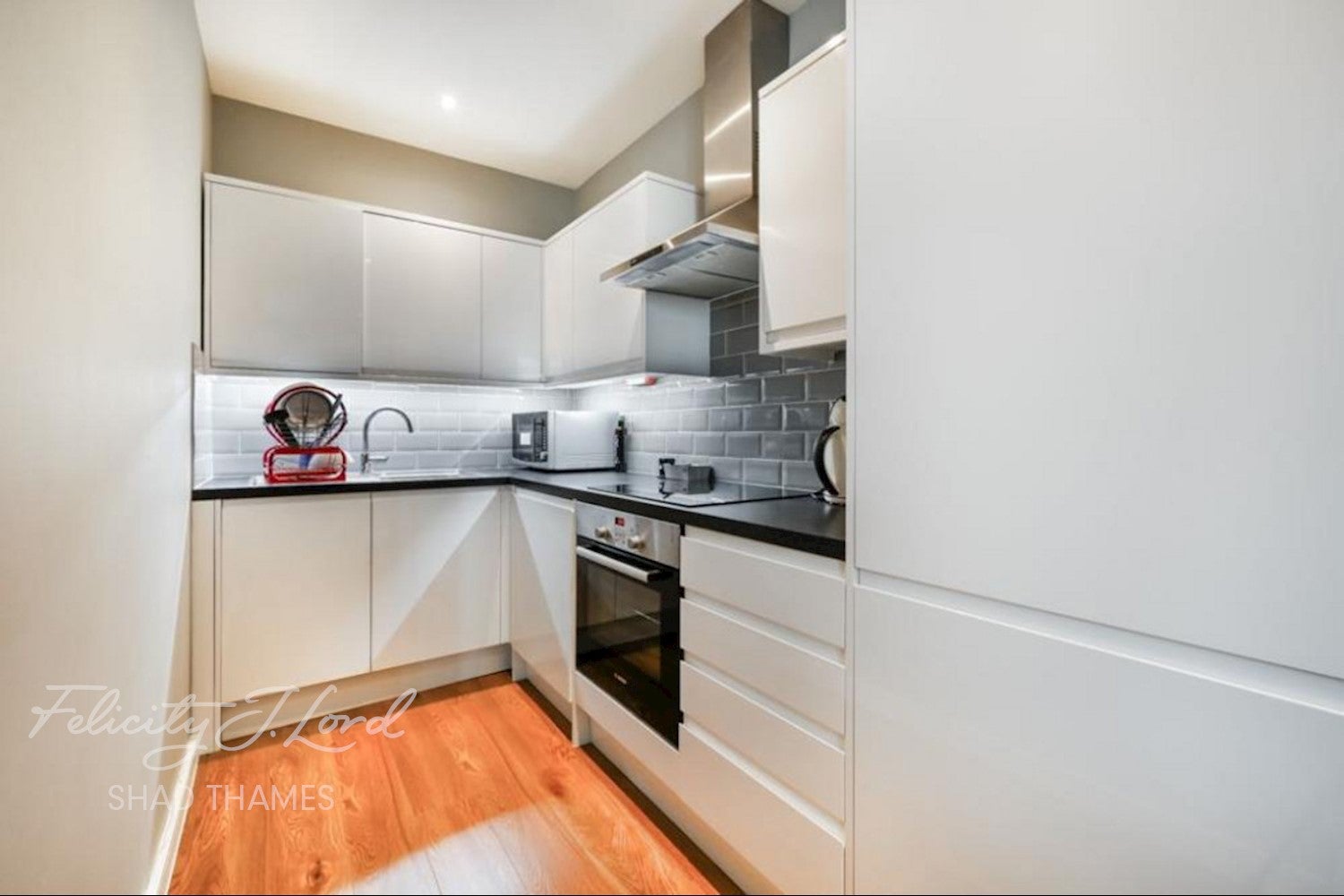 Flat Queenstown Road in Greater London