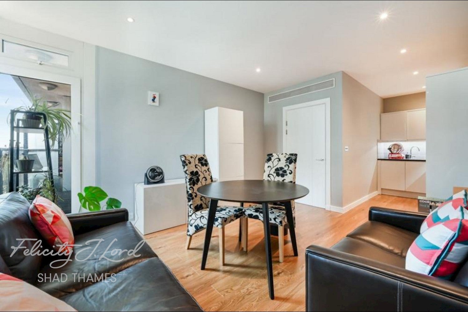 Flat Queenstown Road in Greater London