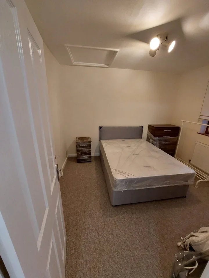Room Chalcombe Road in Greater London