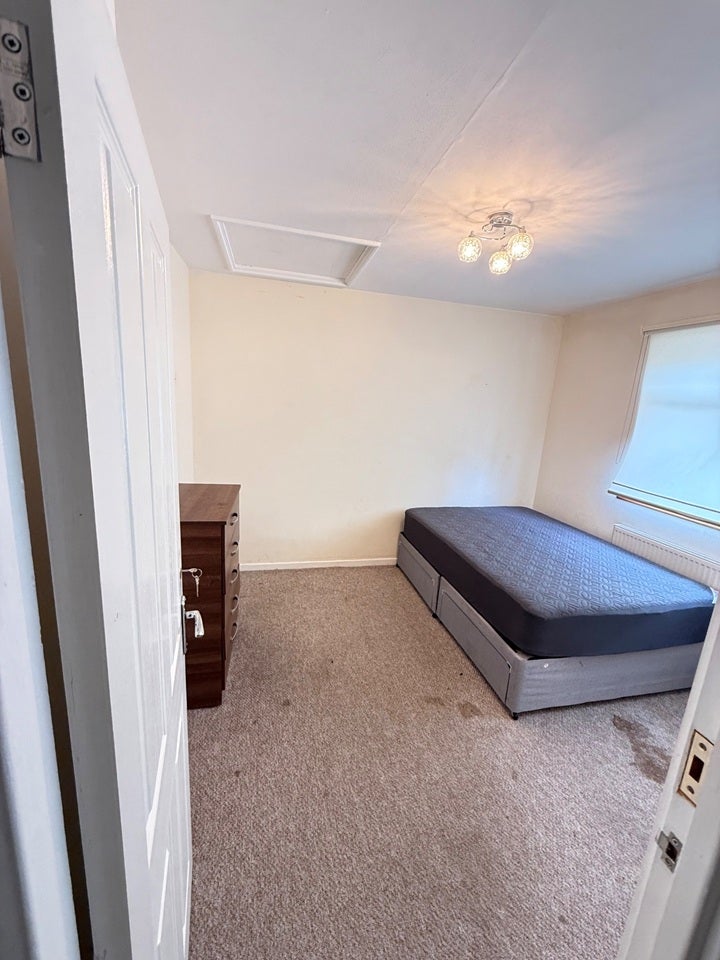 Room Chalcombe Road in Greater London