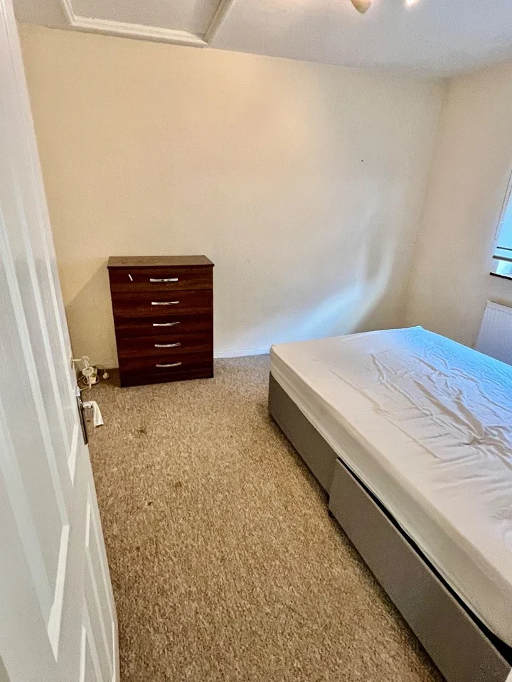 Room Chalcombe Road in Greater London