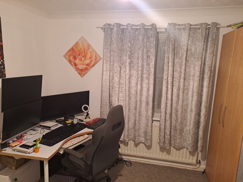 Room Lynmouth Crescent in Cardiff