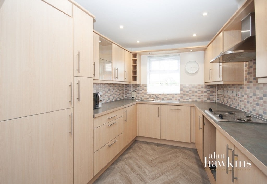 Flat Claydon Road in Blunsdon St Andrew