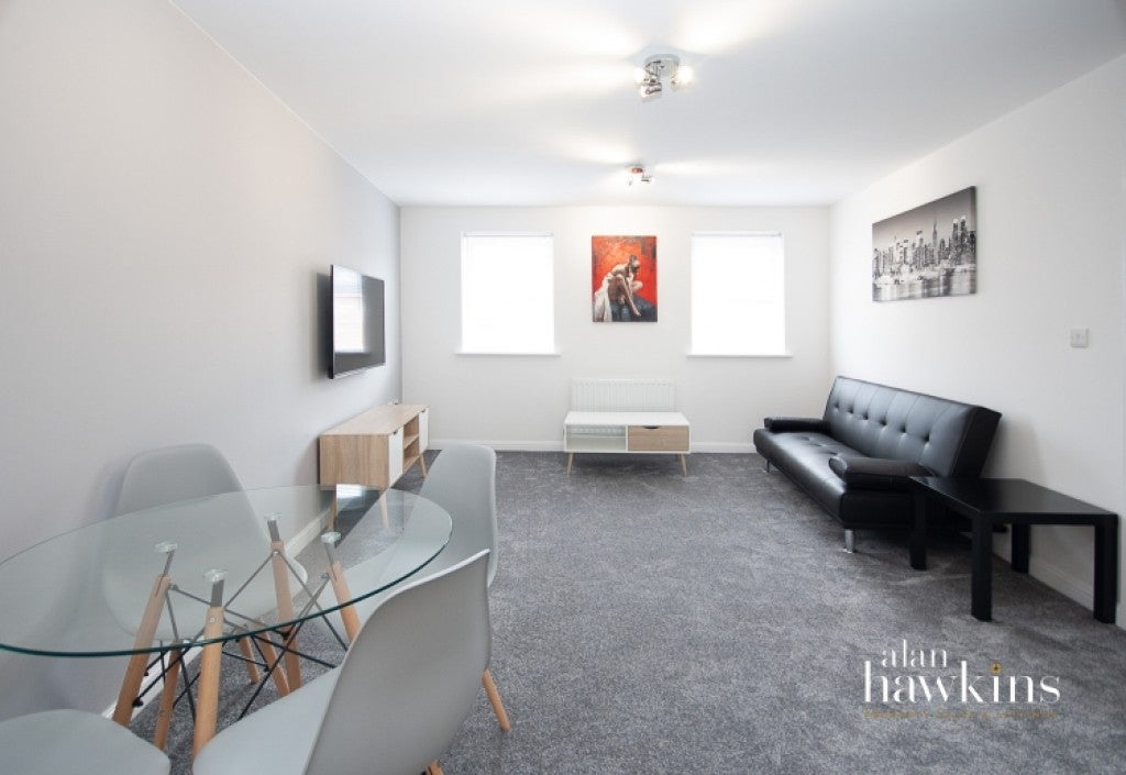 Flat Claydon Road in Blunsdon St Andrew
